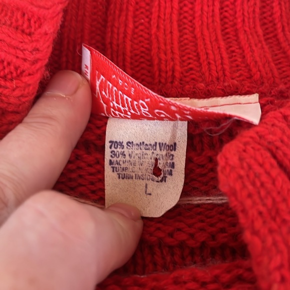 Vintage 80s Red and White Snowflake Sweater Fall River Knitting Mills Heavy Knit - Picture 13 of 13